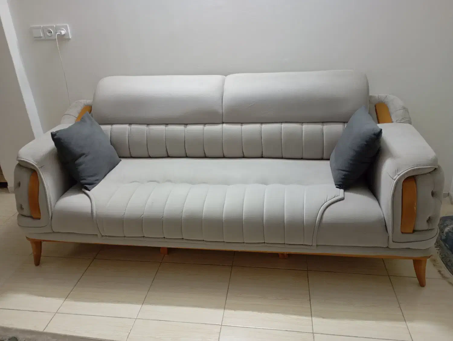 مبل هشت نفره|مبلمان خانگی و میز عسلی|لاهیجان, کوی خزر|دیوار