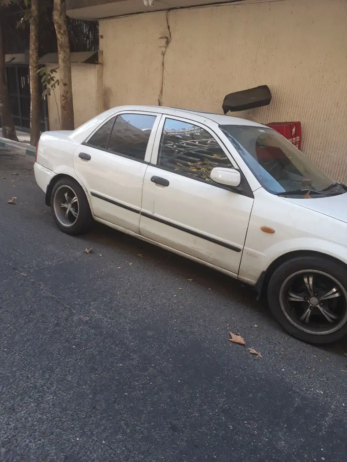 مزدا ۳۲۳ مدل ۸۱ Glx رنگ سفید|خودرو سواری و وانت|تهران, ونک|دیوار