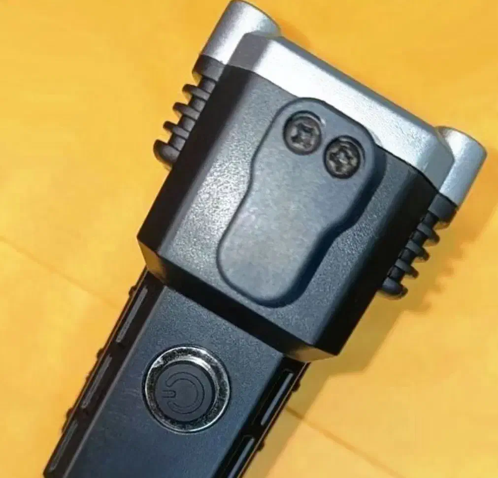 چراغ قوه ۸ کاره دستی|کوهنوردی و کمپینگ|شیروان (خراسان), |دیوار