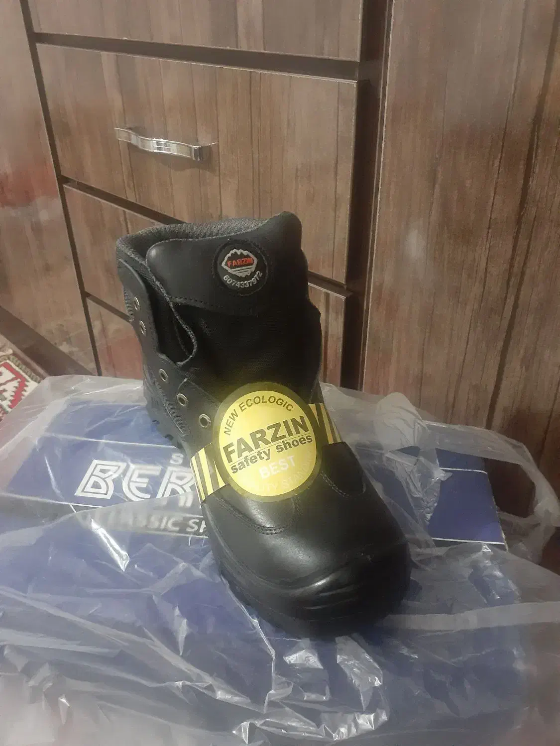 فروش کفش ایمنی جنس خوب وخیلی شیک|کیف، کفش، کمربند|دوگنبدان, |دیوار