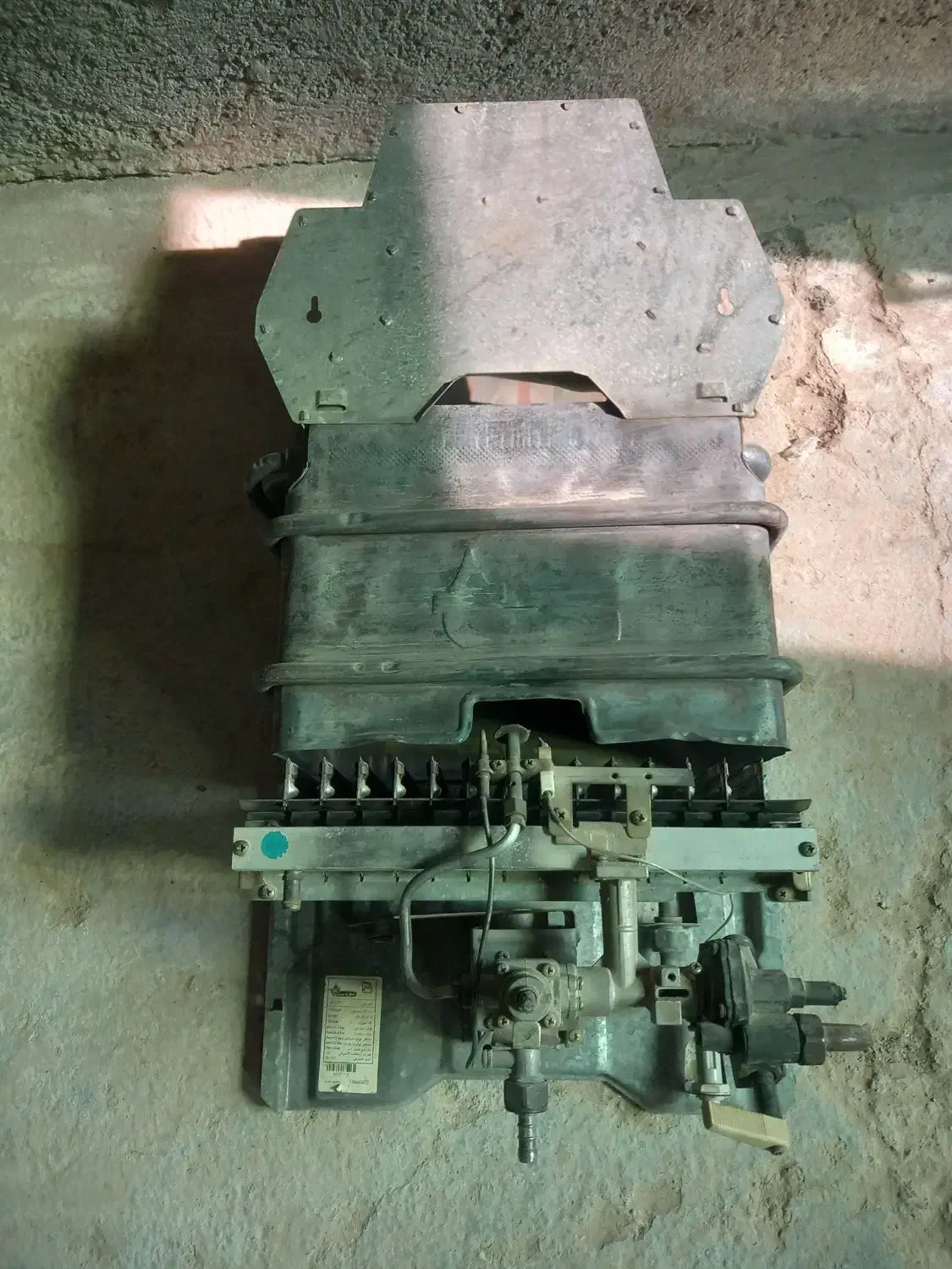 خریدار آبگرمکن دیواری خراب وسوخته دو تا هشت میلیون|خدمات پیشه و مهارت|زابل, |دیوار