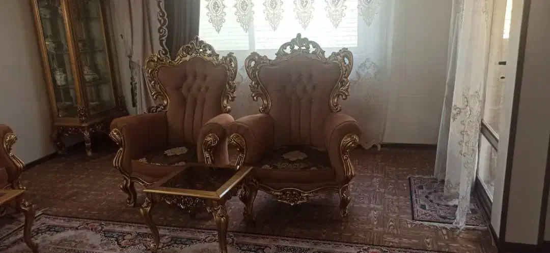مبل استیل در حد نو‌ با ویترین|مبلمان خانگی و میز عسلی|حبیب آباد, |دیوار