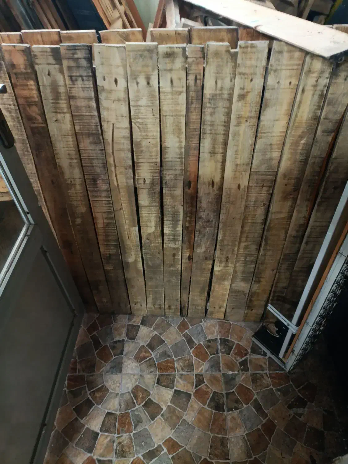 پالت چوبی|عمده‌فروشی|رشت, آب آسیاب|دیوار