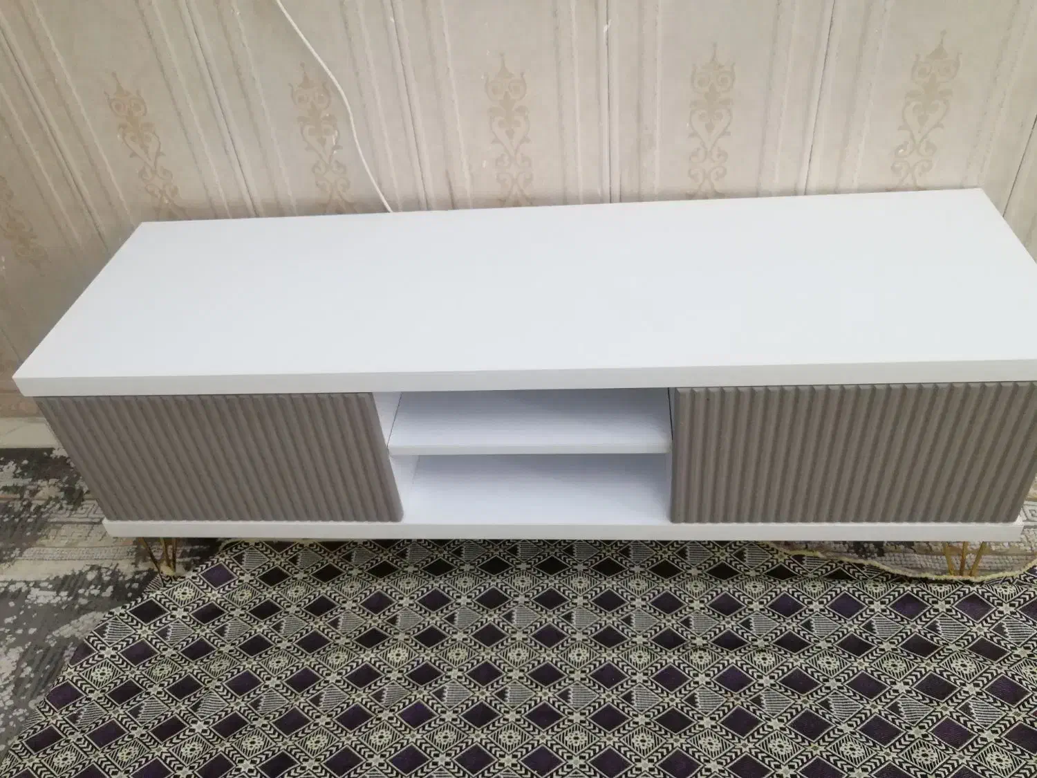 میز تلویزیون درحد نو سالم و تمیز|بوفه، ویترین، کنسول|اسلام‌شهر, مظفریه|دیوار