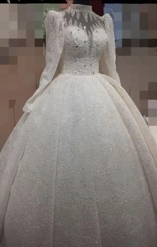 لباس عروس یا عقد|لباس|رباط‌کریم, رباط‌کریم|دیوار