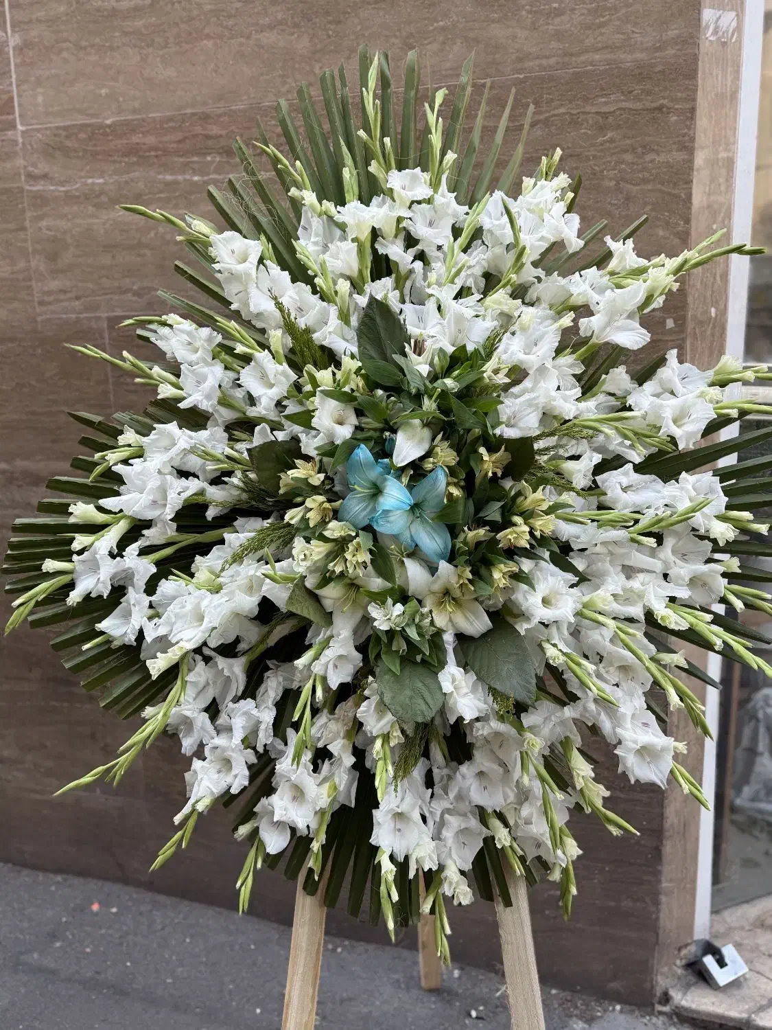 تاج گل درباری تاج گل یک طبقه و دو طبقه ترحیمی|گل و گیاه طبیعی|تهران, پونک|دیوار