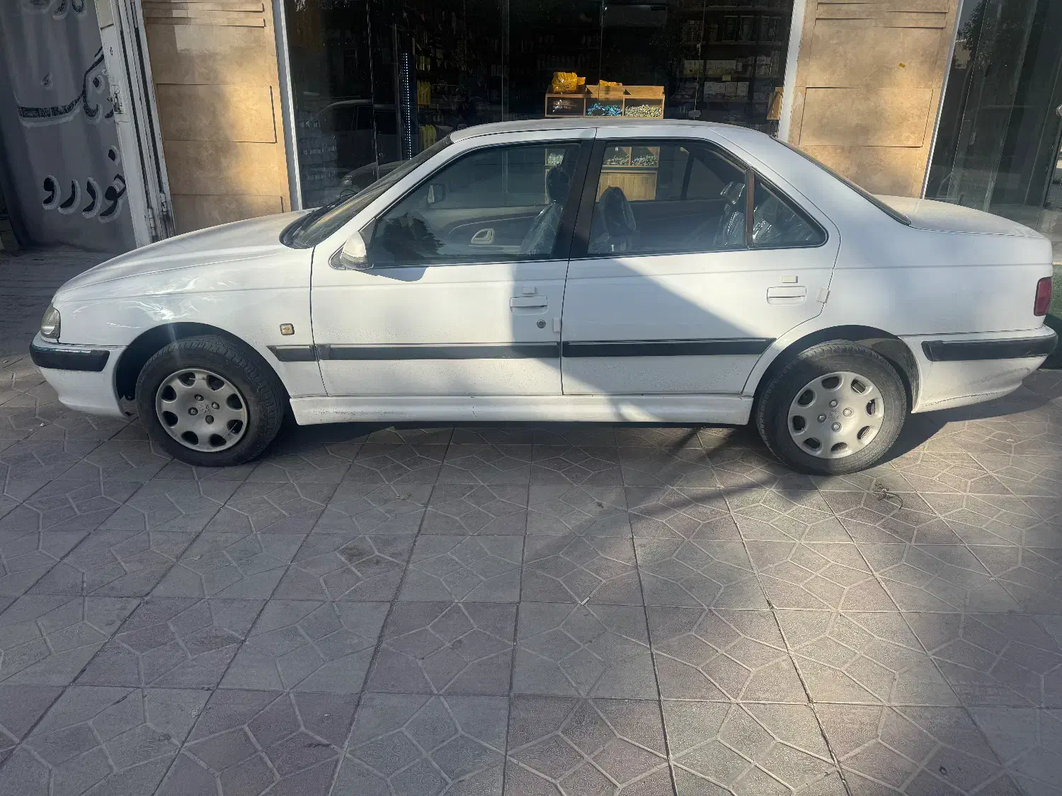 پژو پارس مدل ۹۸|خودرو سواری و وانت|شیراز, ریشمک|دیوار