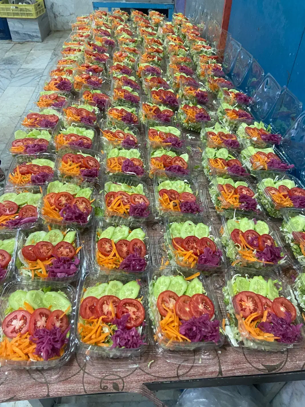 نیروی خدماتی جهت کار در اشپزخانه|استخدام خدمات فروشگاه و رستوران|یزد, |دیوار