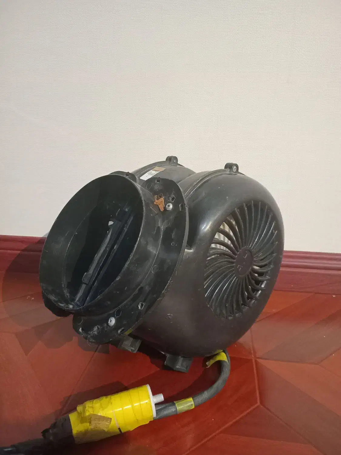 جت فن بلبرینگی شرکتی|پنکه و تصفیهکنندهٔ هوا|مشهد, هنرستان|دیوار