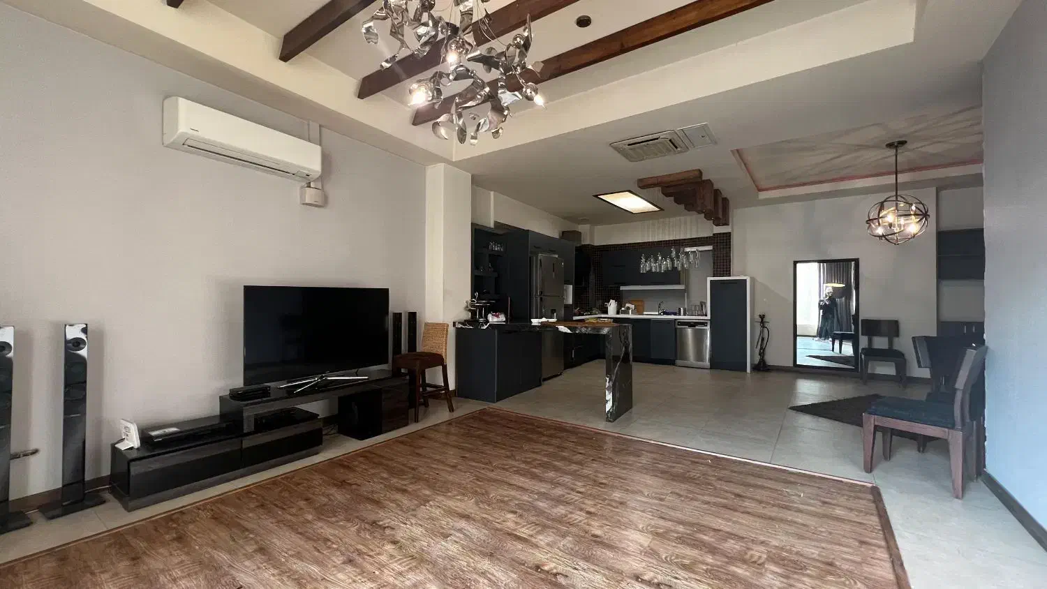 105متر الهیه / 2 خواب / پلان دلباز / مناسب مجرد