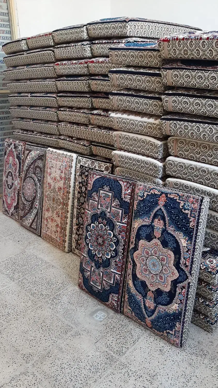 پشتی ۷۰۰ شانه نقشه افشان طلاکوب|پشتی|همدان, |دیوار