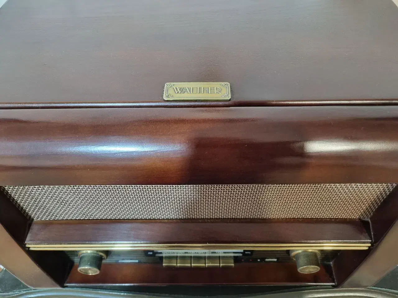 فروش یک عدد رادیوگرام چوبی کلاسیک walter با میز|سیستم صوتی خانگی|سقز, |دیوار