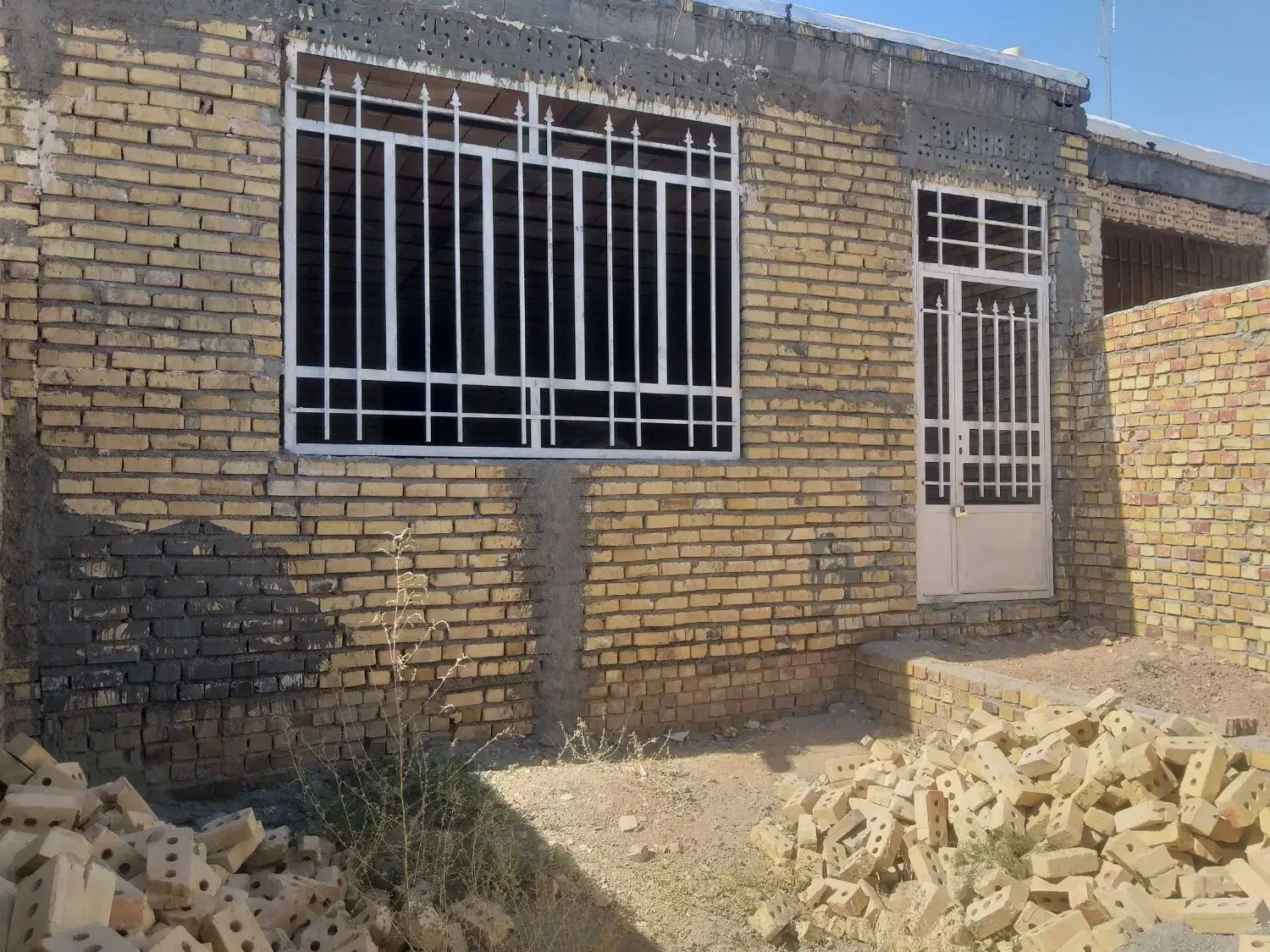 خانه نصف کاری فقط توکار مونده|فروش خانه و ویلا|تربتحیدریه, سرمحله|دیوار