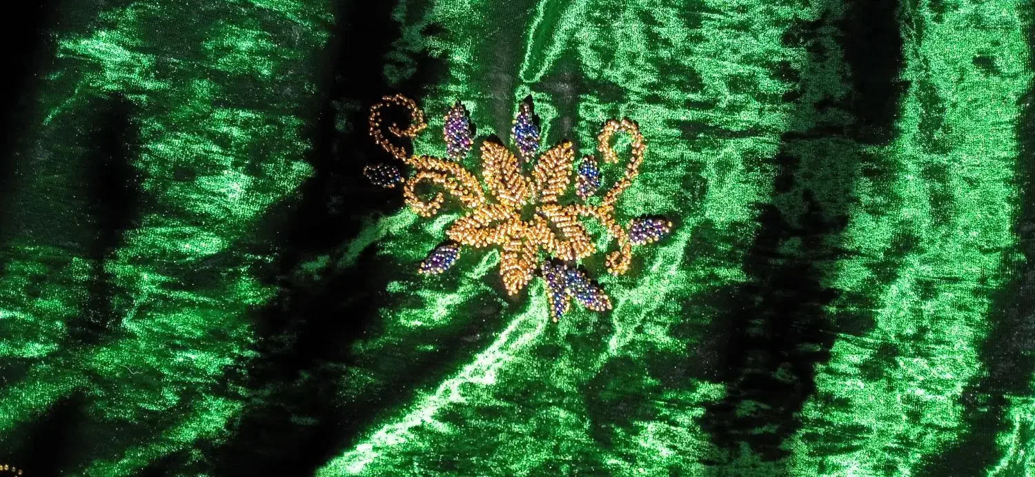 لباس محلی منجوق دوزی|لباس|لردگان, |دیوار