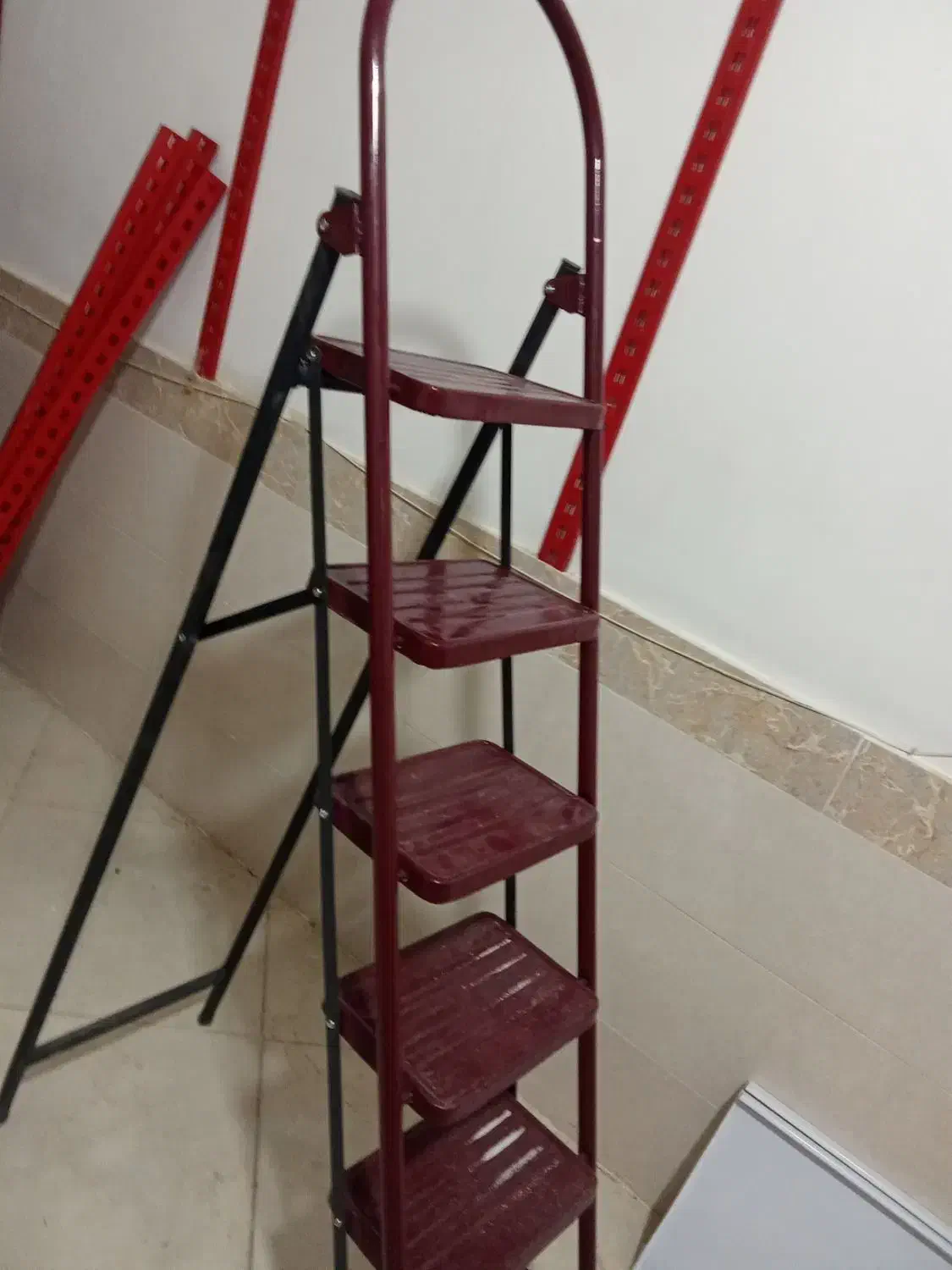 نردبان ۶پله تمیز مرتب|ابزارآلات|تربت جام, والفجر|دیوار