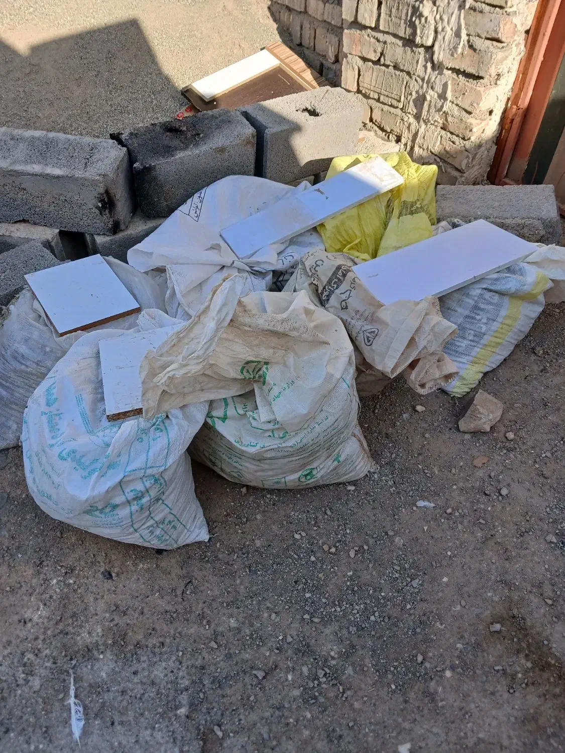 کود کبوتر|گل و گیاه طبیعی|ساوه, |دیوار