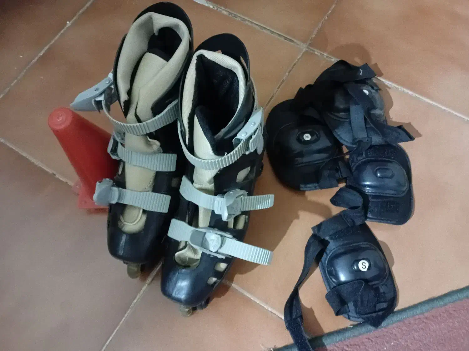 اسکیت به همراه زانوبندو آرنج بند و کلاه و مانع|دوچرخه، اسکیت، اسکوتر|تهران, ایران|دیوار