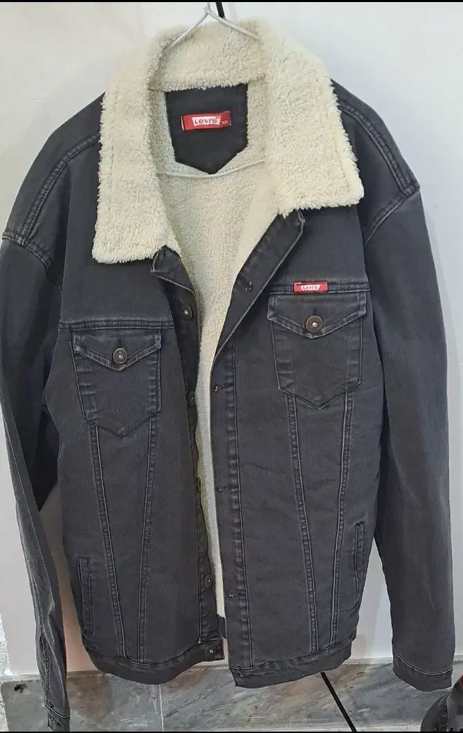 کت لی داخل پشمی|لباس|فومن, |دیوار