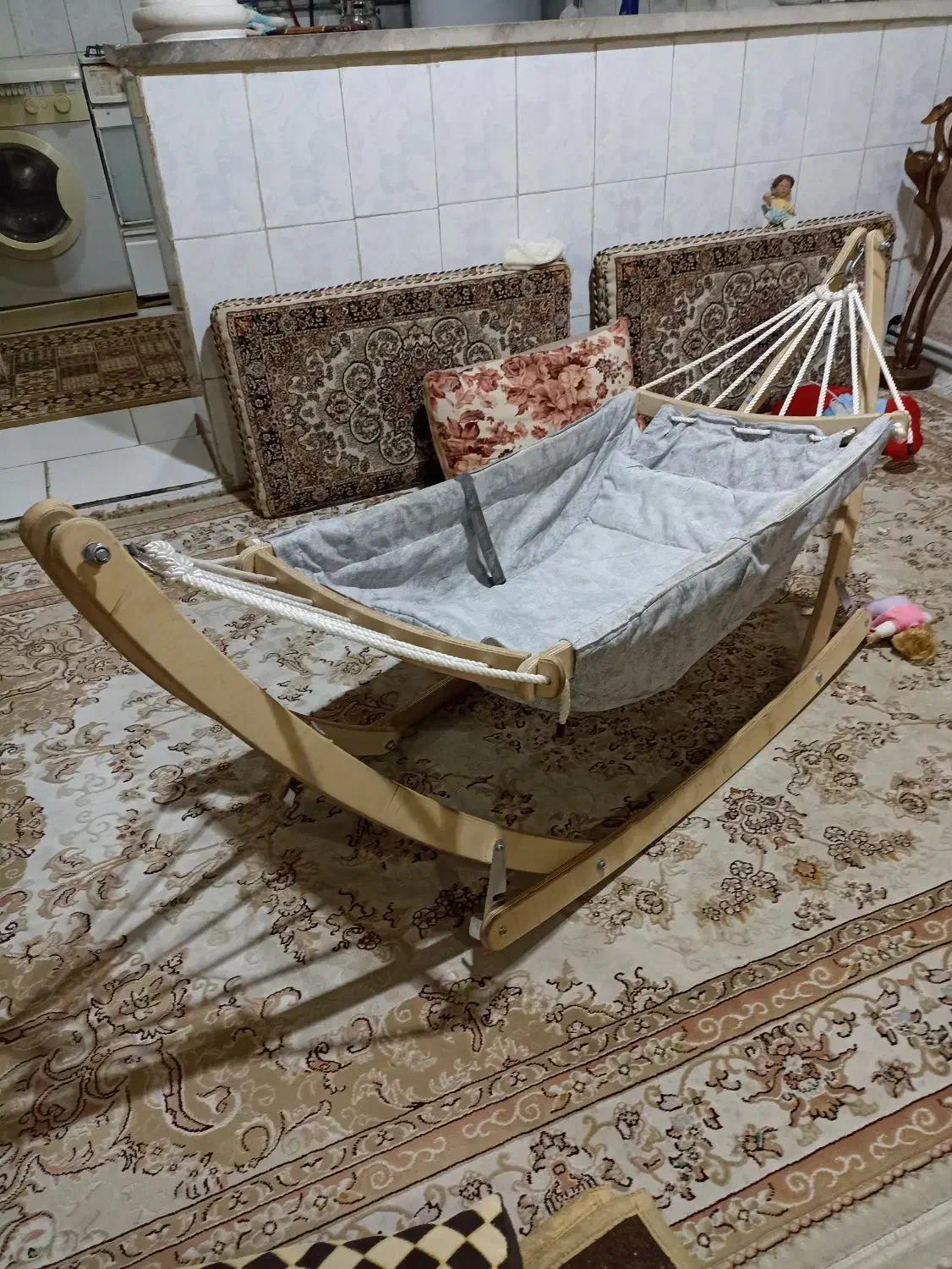 گهواره در حد نو|تخت و سرویس خواب|سنندج, |دیوار