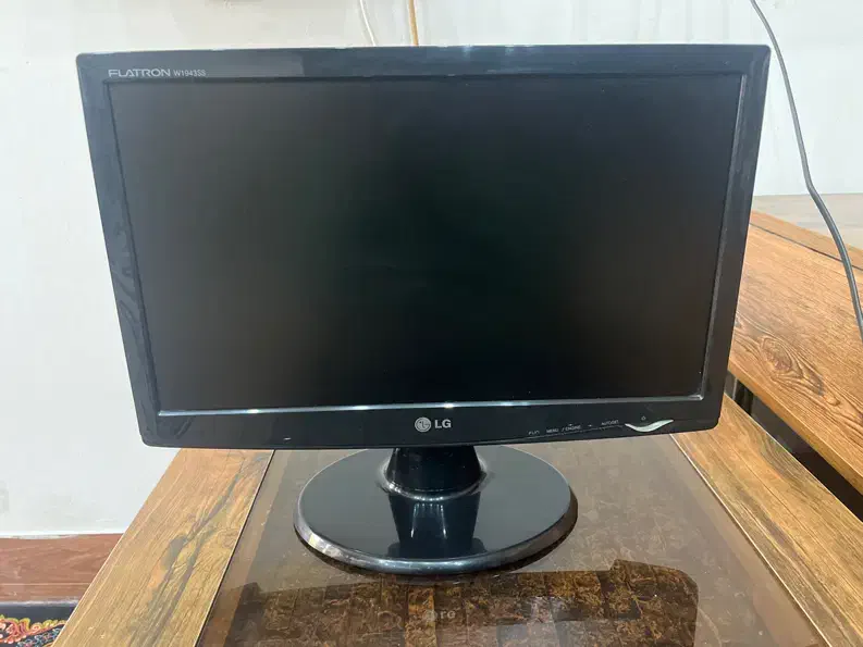 مانیتور LG اصلی ۱۹ اینج|قطعات و لوازم جانبی رایانه|مرودشت, پشت سایپا‎|دیوار