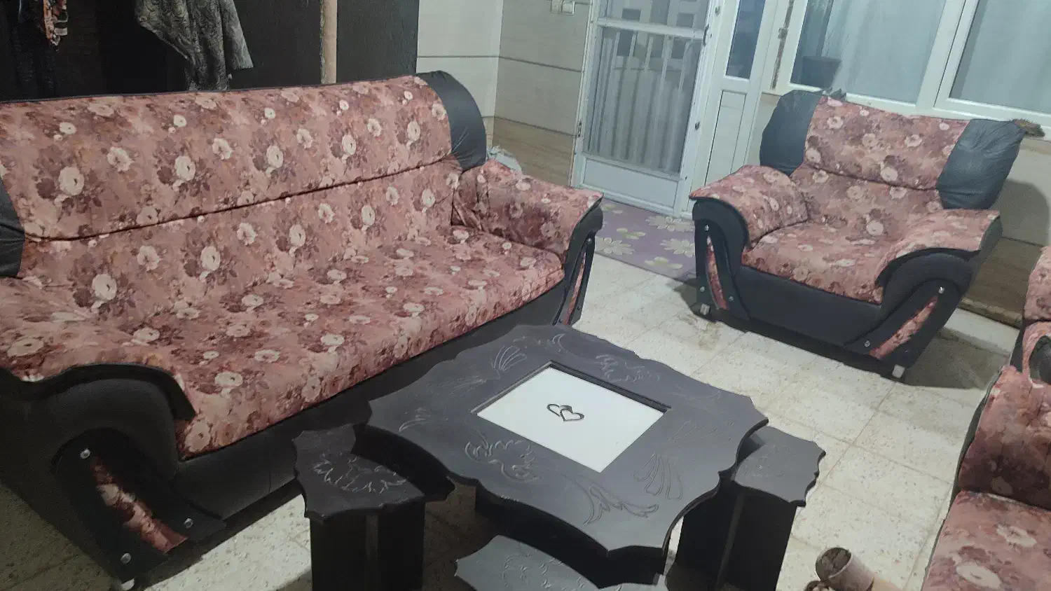 مبل راحتی|مبلمان خانگی و میز عسلی|تربت‌حیدریه, منظر|دیوار