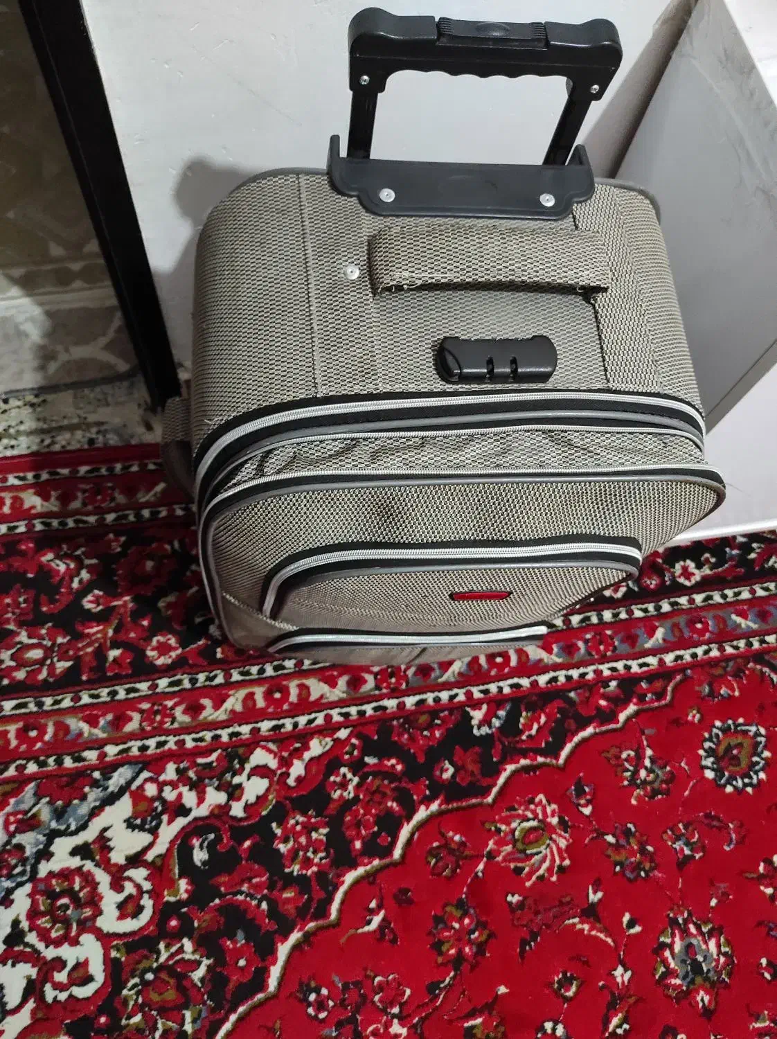 چمدان بزرگ|کیف، کفش، کمربند|خرم‌آباد, |دیوار