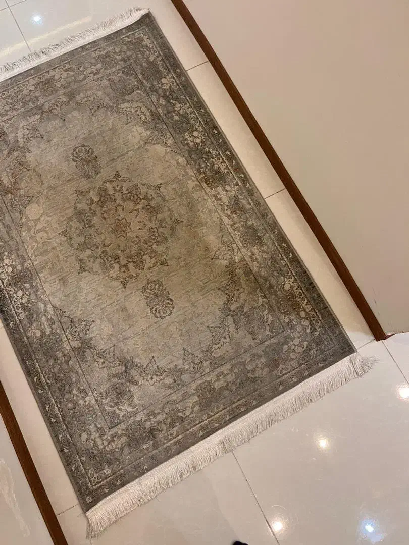 یک عدد پادری،و دو عدد قالیچه و دو عدد قالی ۶ متری|فرش|شیراز, فرهنگ شهر|دیوار