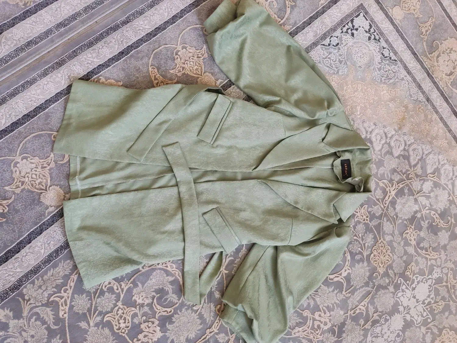 لباس زنانه|لباس|رودهن, |دیوار