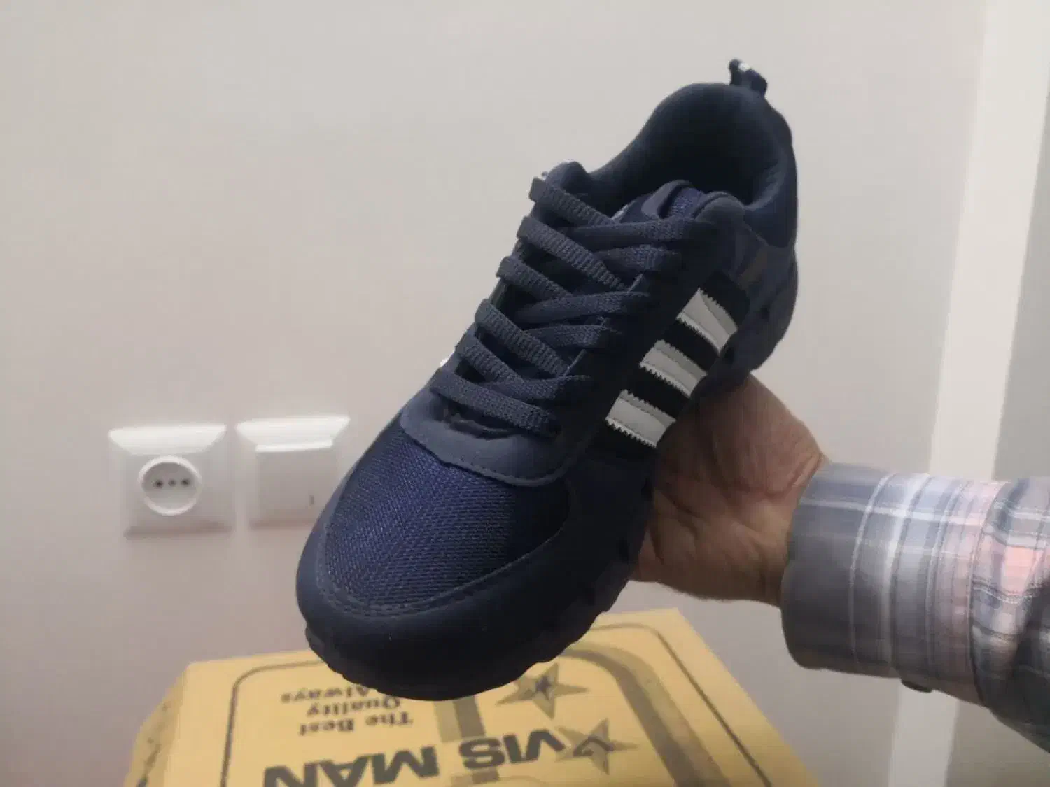 کفش آدیداس مردانه|کیف، کفش، کمربند|کاشان, باهنر|دیوار