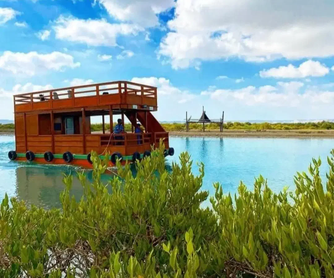 تور گشت جزیره قشم و هنگام با ون تویوتا هایس  اقامت|تور و چارتر|قشم, |دیوار