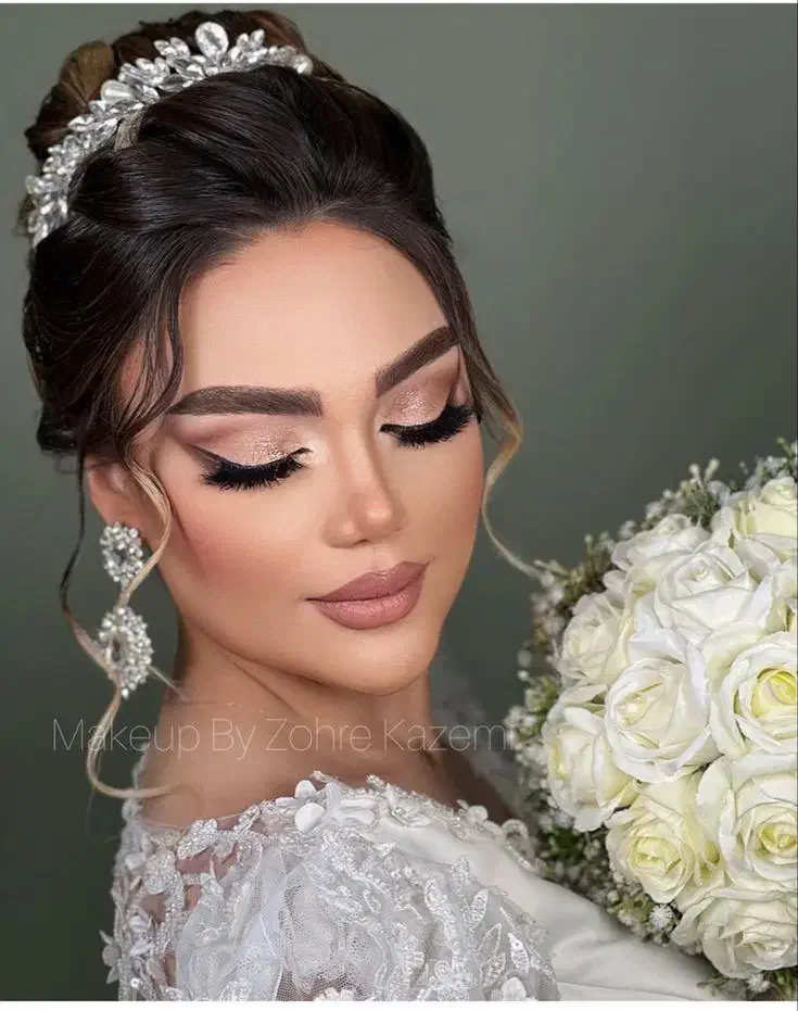 میکاپ شنیون مدل رنگ مو آموزش کاشت ناخن مژه فشیال|خدمات آرایشگری و زیبایی|شیراز, کوشک میدان|دیوار