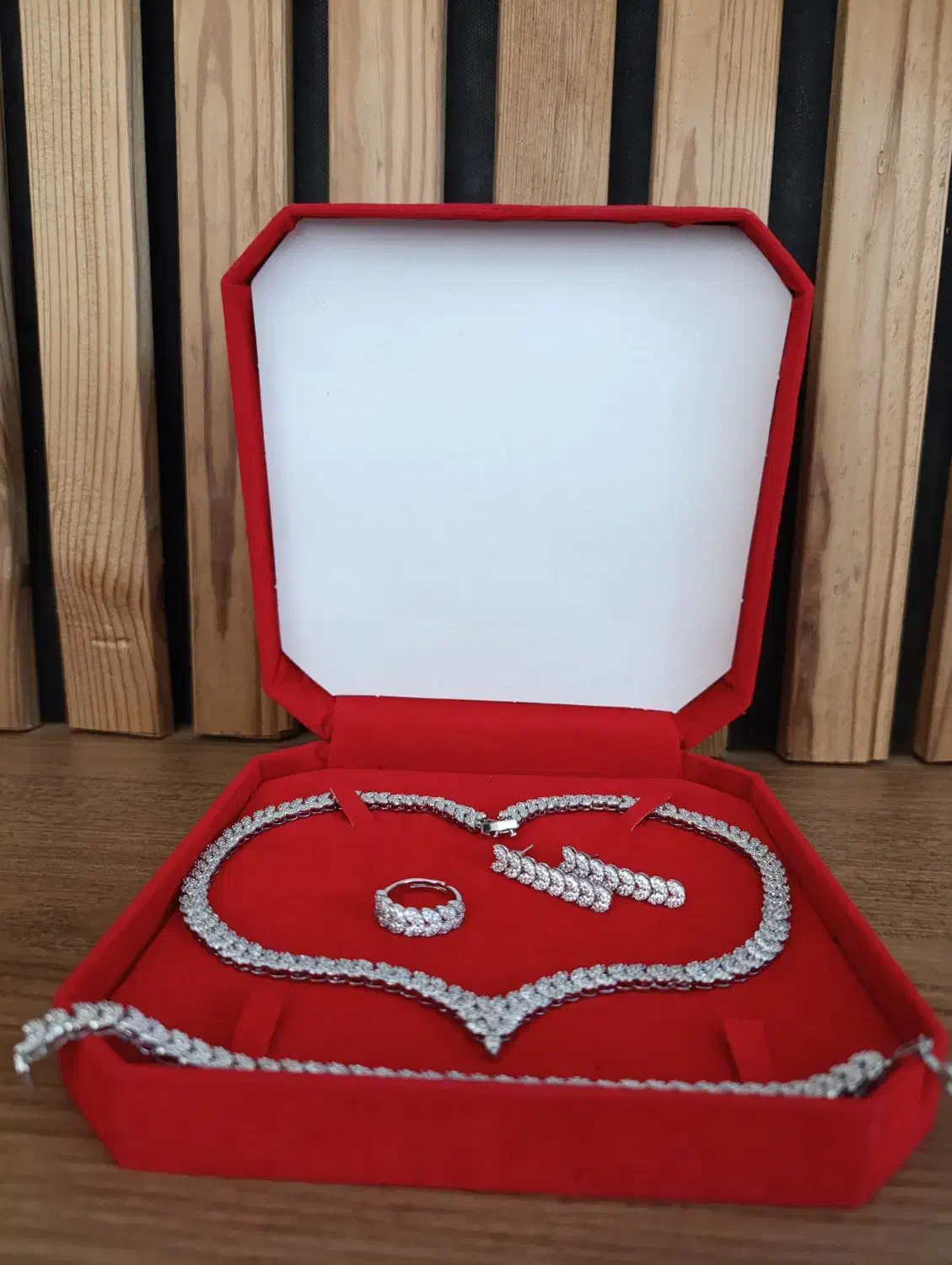 سرویس ۴ تیکه عروس طرح جواهر بدل رنگ ثابت|بدلیجات|پاکدشت, پاکدشت (مامازند)|دیوار