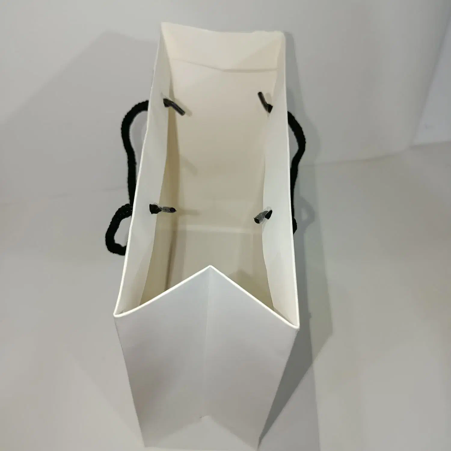 ساک دستی آماده ارتفاع ۲۳ عرض ۲۳ عطف ۹|لوازم التحریر|مشهد, حضرت حجت|دیوار