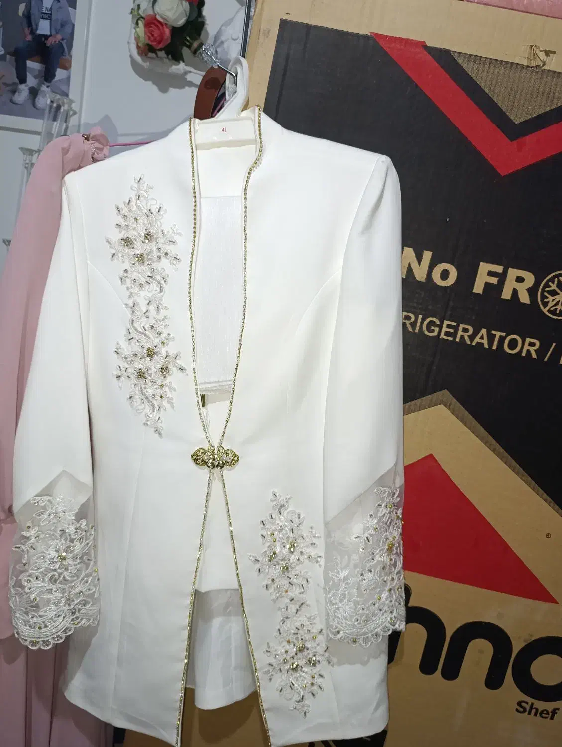 کت وشلوار|لباس|صحنه, |دیوار