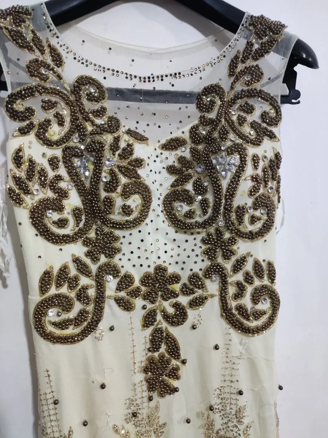 پیراهن مجلسی|لباس|تربت جام, میان جام|دیوار