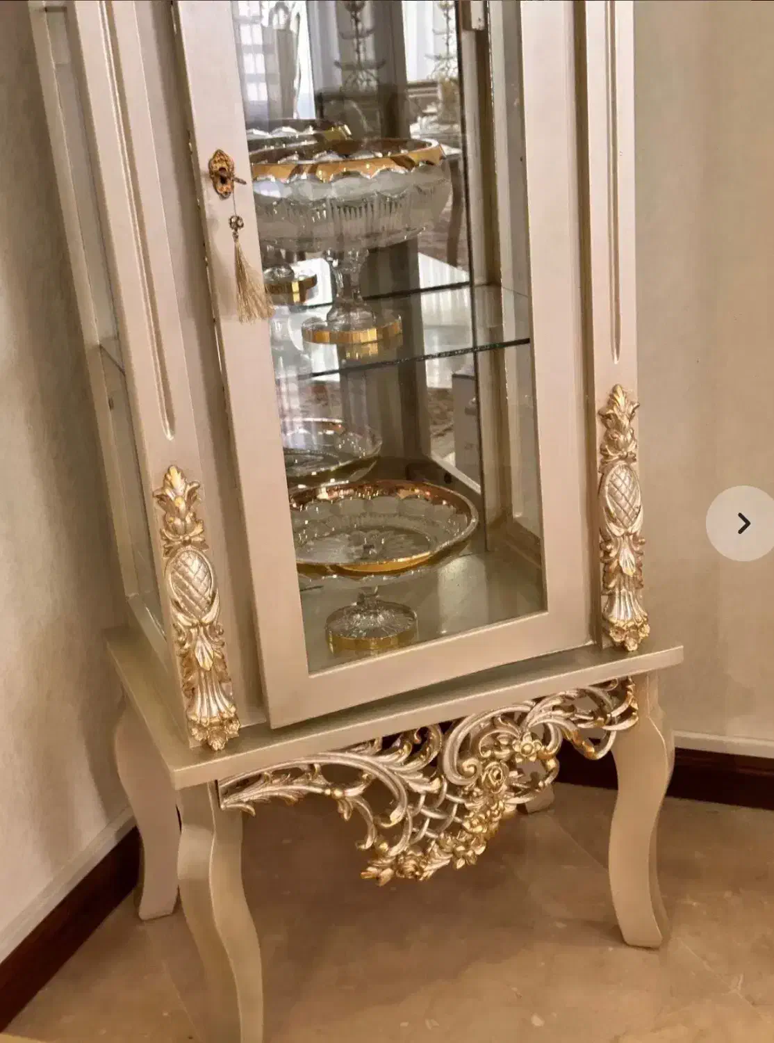 یک عدد مینی بوفه کوتاه بژ طلایی|بوفه، ویترین، کنسول|تهران, مجیدآباد|دیوار