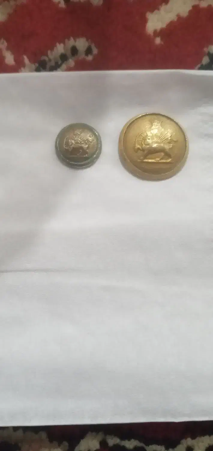 سلام  دوعدد دکمه|کلکسیون اشیاء عتیقه|خرمشهر, |دیوار