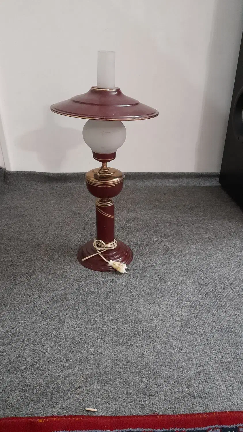 چراغ خواب|چراغ خواب و آباژور|خسروشاه, |دیوار