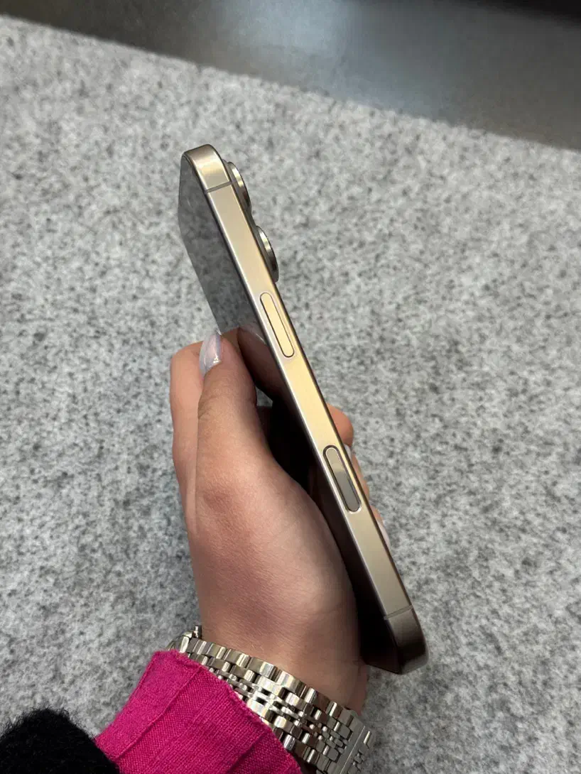 آیفون ۱۶ پرو ۲۵۶ گیگ با ریجستر + تست کتبی|موبایل|مشهد, عامل|دیوار