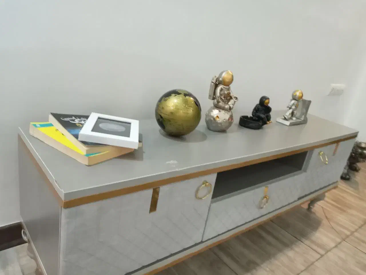 فروش کلیه وسایل خانه|مبلمان خانگی و میز عسلی|اندیشه, اندیشه فاز ۱|دیوار