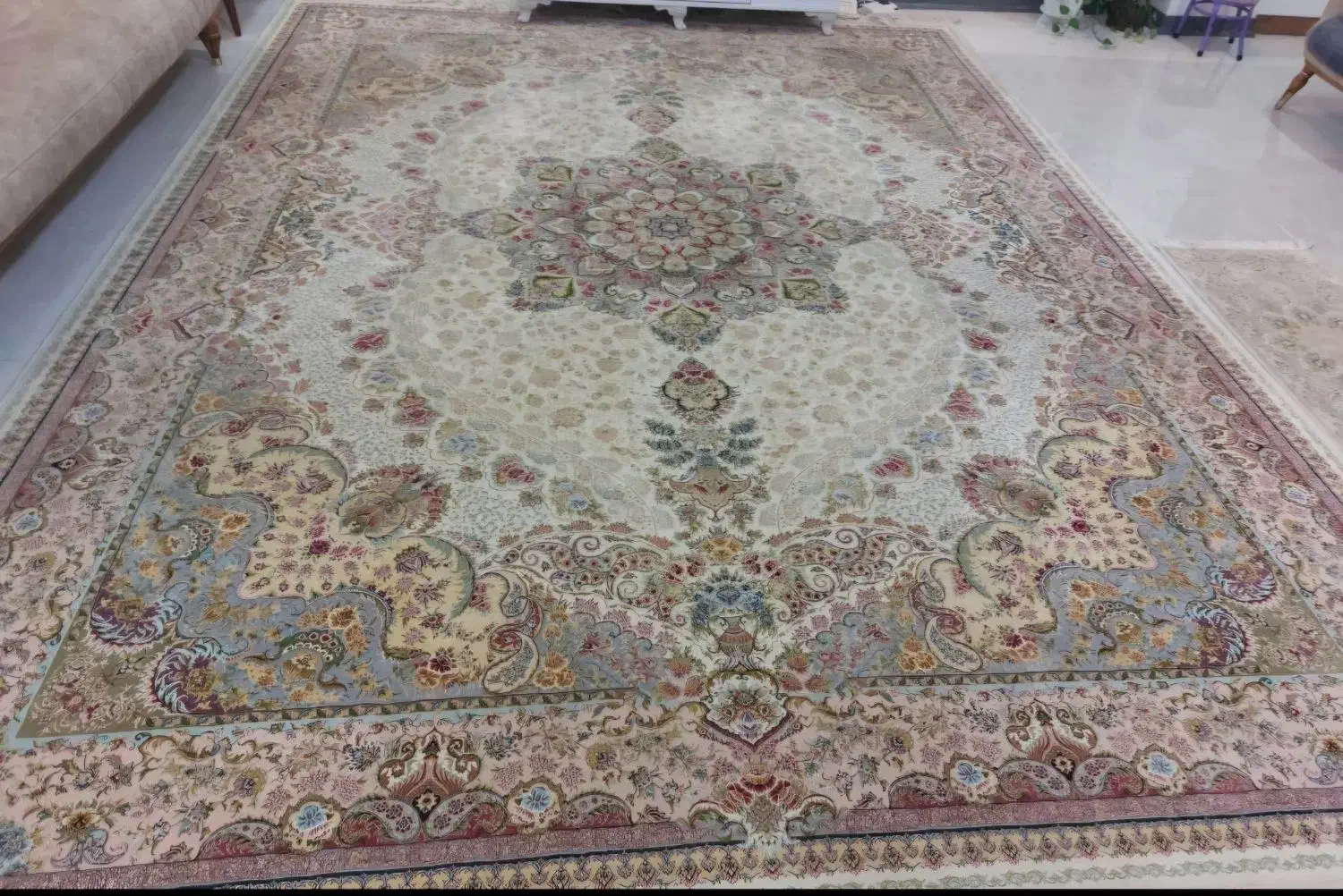 فرش۱۲متری ابریشم ۱۲۰۰شانه کاملاسالمدرحدنو|فرش|شیروان (خراسان), |دیوار