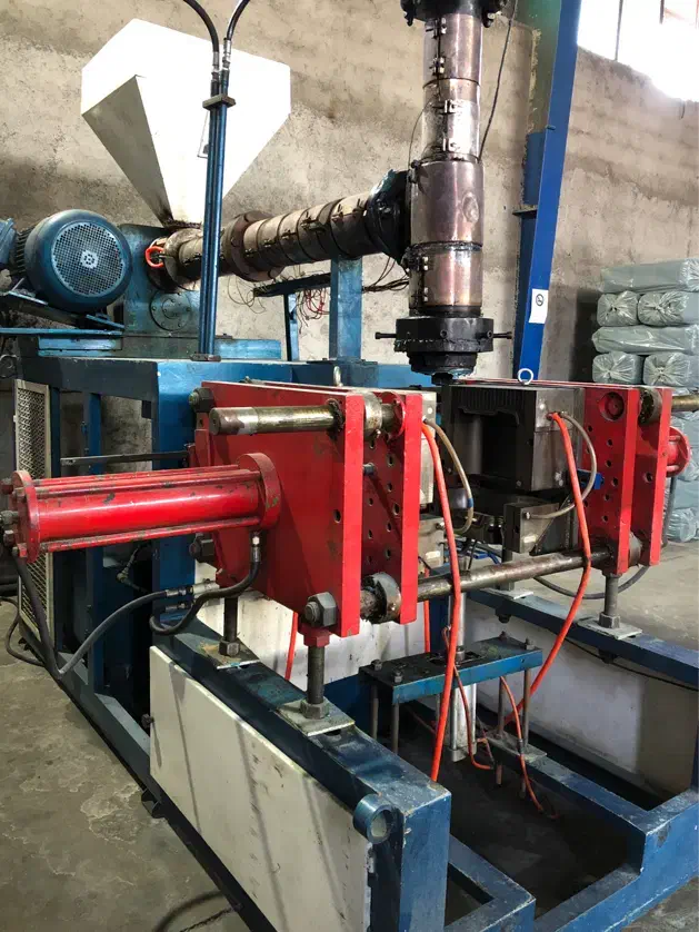 دستگاه تزریق پلاستیک بادی ( ۲۰ لیتری)|ماشینآلات صنعتی|محمدشهر, محمدشهر|دیوار