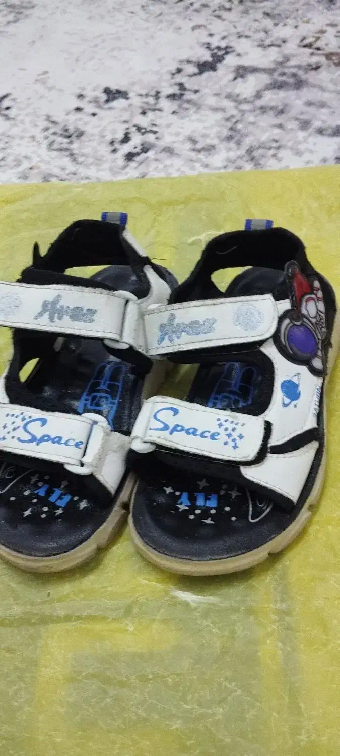 کتونی وصندل ونیم بوت|کیف، کفش، کمربند|پاکدشت, پارچین|دیوار