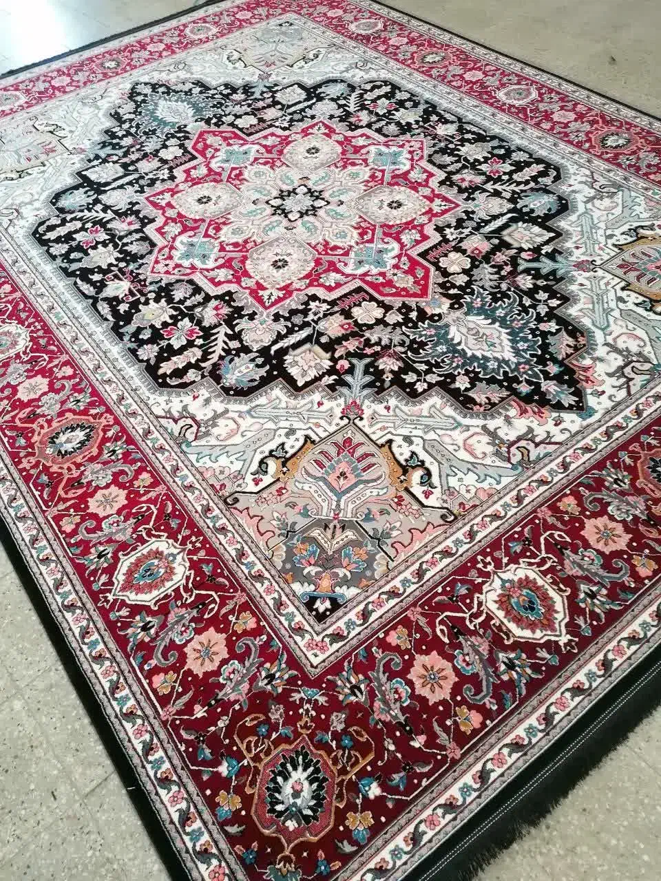 خریدفرش کاشان بصورت مستقیم ازکارخانه وپرداخت درمحل|فرش|رشت, گلسار|دیوار