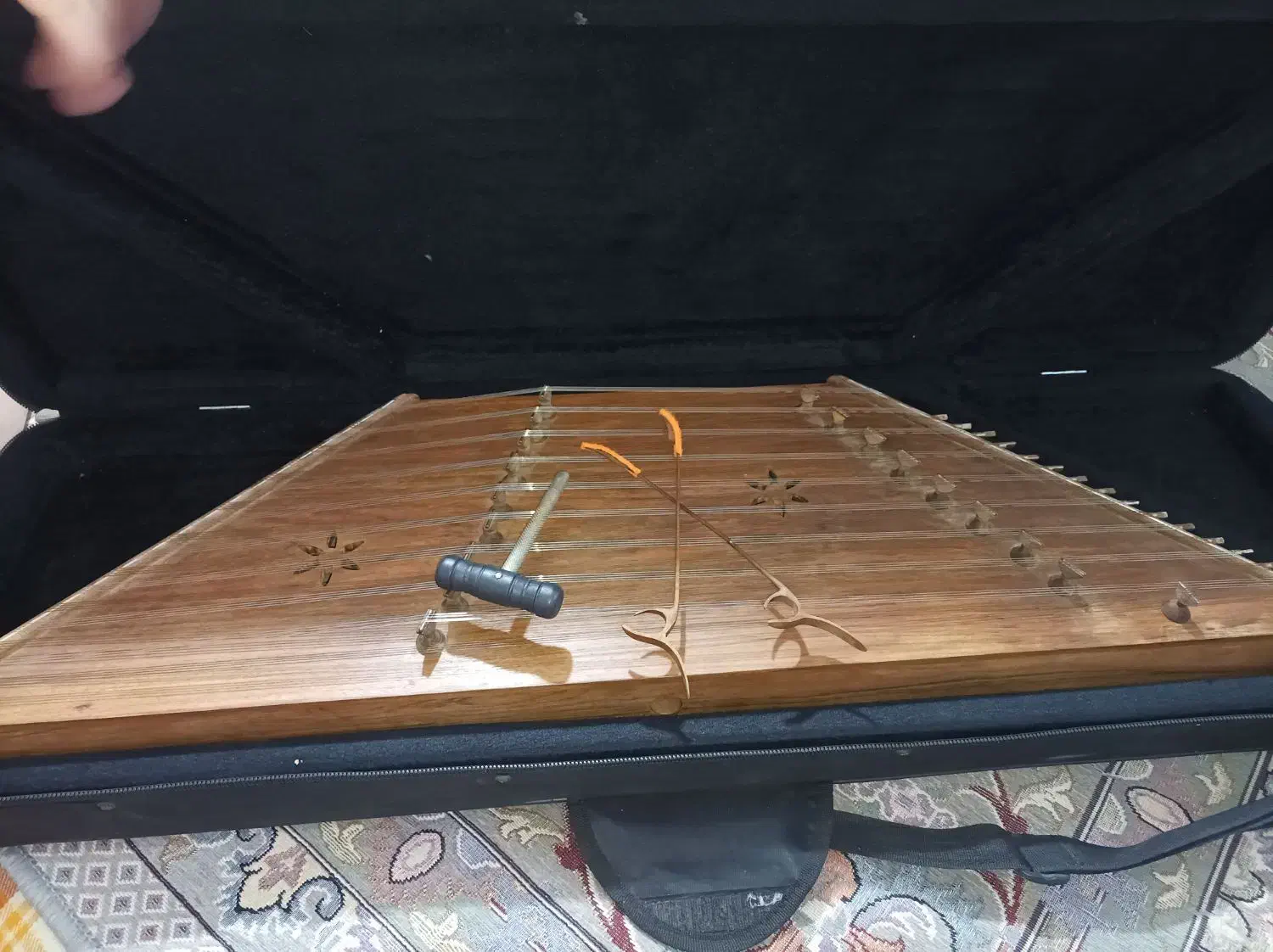 سنتور شاهین همراه با پایه سنتور و پایه نت|سازهای سنتی|قم, پردیسان|دیوار