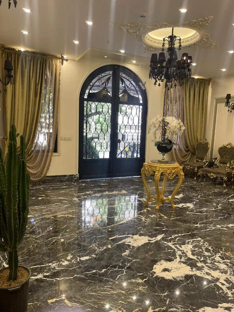 پاسداران ۲۰۵متر ۳خوابه /مالک پول لـازم/ تبدیل آزاد