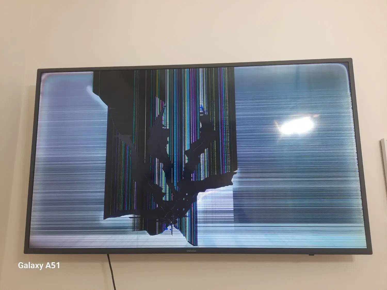 تلوزیون سامسونگ ال سی دی شکسته|تلویزیون و پروژکتور|ری, ولی آباد|دیوار