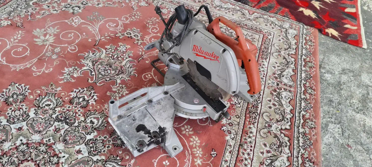 فارسی بر میلواکی اصل آمریکا|ابزارآلات|اشنویه, |دیوار