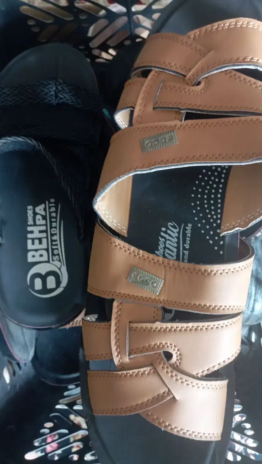 کفش|کیف، کفش، کمربند|بم, |دیوار