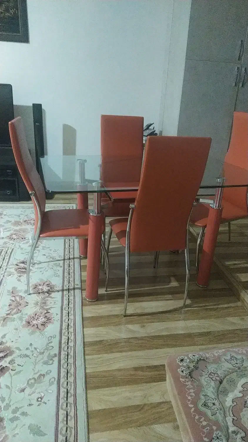 نهار خوری ۴ نفره ،دو عدد پشتی ،میز بار|میز و صندلی غذاخوری|بانه, |دیوار